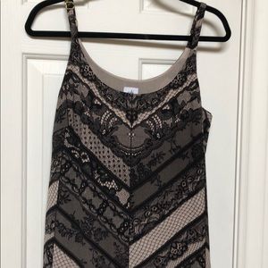 Year round piece - lace print sleeveless blouse